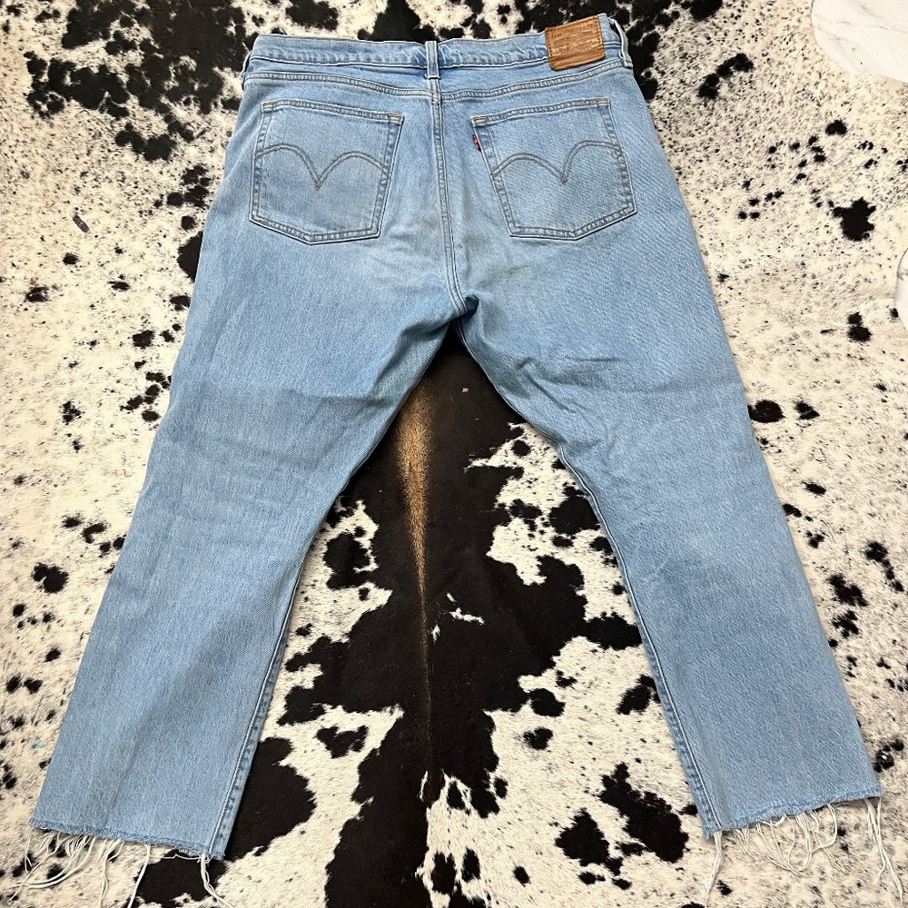 Levi Wedgie Straight 33 waist. Inseam 25” Raw hem - Picture 5 of 7